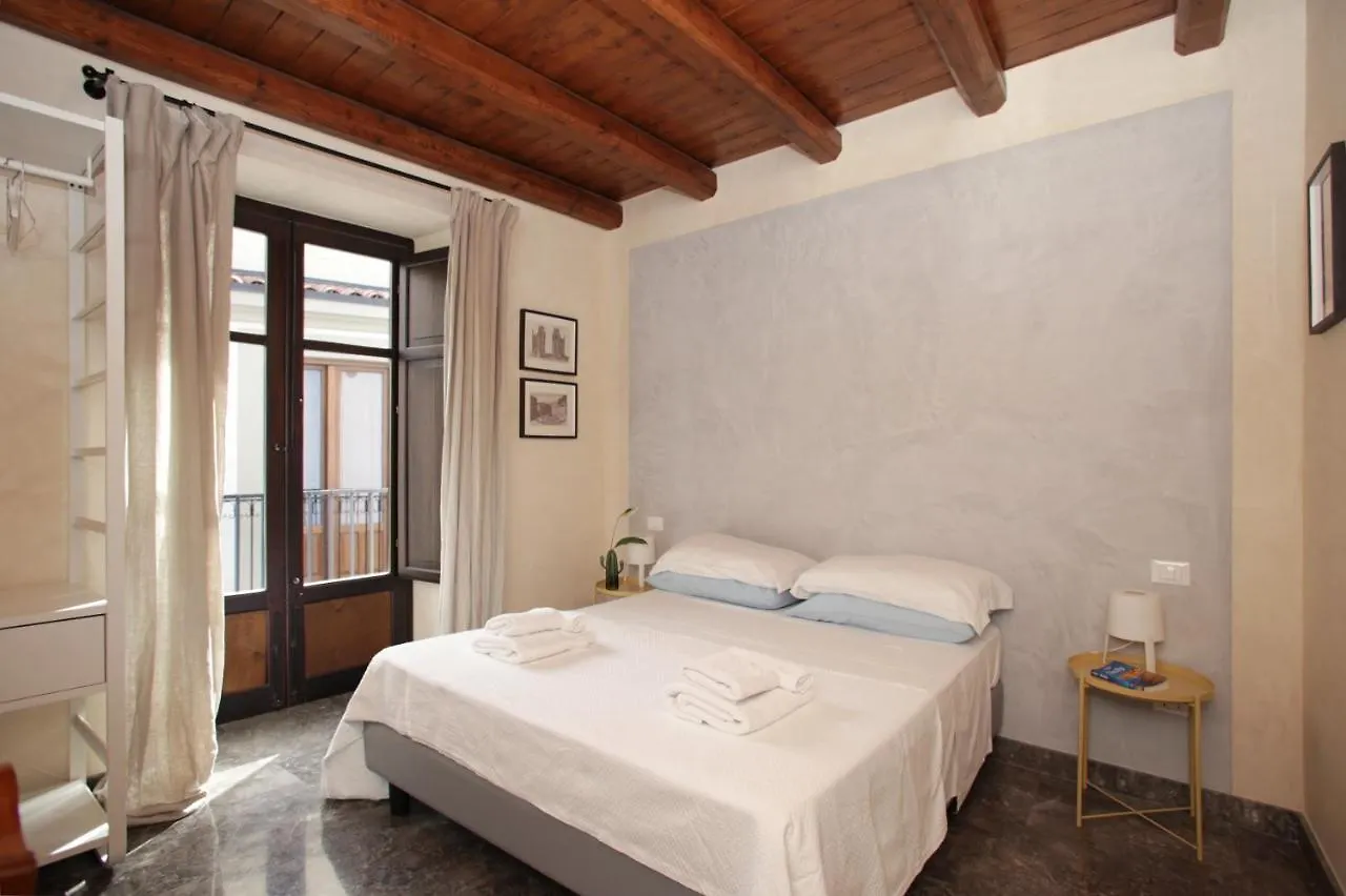 Casa Miqva - Rooms In Shared Apartment Palermo Frühstückspension